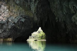 廣西鳳山洞穴奇觀引客來